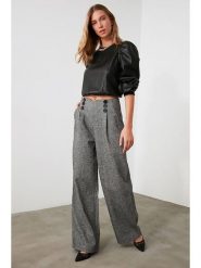 Trendyol Spodnie w kolorze czarno-białym rozmiar: 36. Białe spodnie materiałowe damskie Trendyol, bez wzorów, z materiału, z podwyższonym stanem. Za 100.99 zł.