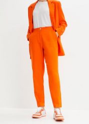 Krótsze spodnie High Waist z mieszanki lnu z wiskozą. Brązowe spodnie materiałowe damskie bonprix, bez wzorów, z wiskozy, z podwyższonym stanem. Za 134.99 zł.