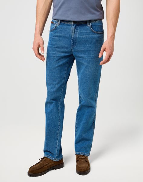 MESKIE SPODNIE JEANSOWE WRANGLER TEXAS GRANITE BOULDER 112373154. Spodnie materiałowe męskie Wrangler, bez wzorów, z jeansu. Za 219.99 zł.