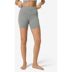 Szorty damskie SUPER.NATURAL W Liquid Flow Shorts. Szare spodenki sportowe damskie Super.natural, m, z materiału, do biegania. Za 249.99 zł.