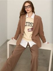 Bluza crewneck z motywem sportowym - kremowy. Białe bluzy sportowe damskie Sinsay, l, bez wzorów, bez ramiączek, bez kaptura. Za 49.99 zł.