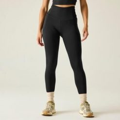 Damskie legginsy modelujące Refresh. Czarne legginsy sportowe damskie Dare 2b, bez wzorów, z elastanu, na fitness i siłownię. Za 279.99 zł.