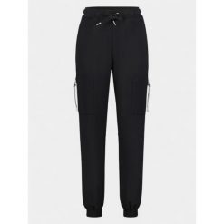 Joggery damskie Luhta Anjala. Białe spodnie dresowe damskie Luhta, xs, bez wzorów, z dresówki. Za 469.00 zł.