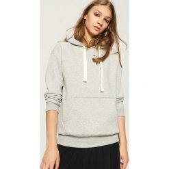 Bluza z kapturem - Jasny szary. Szare bluzy z kapturem damskie Sinsay, l. Za 39.99 zł.