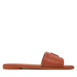 Klapki Tommy Hilfiger. Brązowe klapki damskie Tommy Hilfiger, bez wzorów, bez obcasa. Za 289.99 zł.