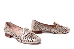 BOCCATO 010.1700 26T KHV złoty, półbuty damskie. Żółte półbuty damskie Boccato, w ażurowe wzory, ze skóry, bez obcasa, na obcasie. Za 280.42 zł.