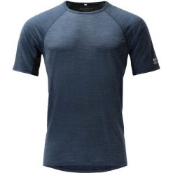 Koszulka termoaktywna Devold Endurance Merino 130 Tee. Niebieskie t-shirty sportowe męskie Devold, l, z materiału, bez ramiączek, na fitness i siłownię. Za 324.49 zł.