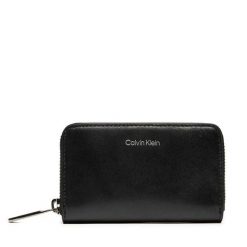 Portfel Calvin Klein. Czarne portfele męskie CALVIN KLEIN, bez wzorów. Za 299.99 zł.