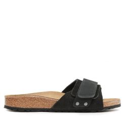 Klapki Birkenstock. Czarne klapki damskie Birkenstock, bez wzorów, bez obcasa. Za 539.99 zł.