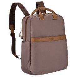 Nylonowy, beżowy plecak damski na regulowanych szelkach zamykany suwakiem - Peterson. Brązowe plecaki damskie Peterson, bez wzorów, z nylonu. Za 119.99 zł.