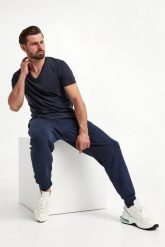 Spodnie dresowe męskie ARMANI EXCHANGE. Spodnie dresowe męskie Armani Exchange, bez wzorów, z dresówki. W wyprzedaży za 374.25 zł.