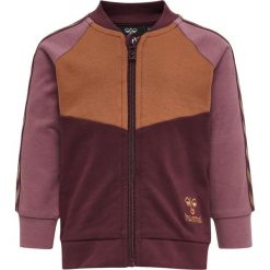 Dziecięca bluza dresowa z zamkiem błyskawicznym Hummel Puk. Czerwone bluzy i bluzki niemowlęce HUMMEL, bez wzorów, z bawełny, bez ramiączek, bez kaptura. Za 169.95 zł.