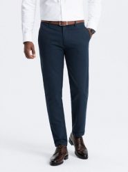 Spodnie klasyczne męskie chino z delikatną teksturą - granatowe V3 OM-PACP-0188 - XL. Niebieskie spodnie materiałowe męskie Ombre Clothing, bez wzorów, z bawełny, klasyczne. W wyprzedaży za 159.99 zł.