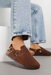 Brązowe Sandały w Stylu Chodaków Ozdobione Klamrami Qyrraya. Brązowe sandały damskie Born2be, bez wzorów, z jeansu, bez obcasa, na płaskiej podeszwie. Za 69.99 zł.