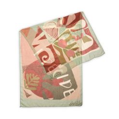 Szal damski Anekke, wykonany z lekkiego materiału tekstylnego,edycja limitowana, kolorowy, 42470-031. Czerwone szaliki i kominy damskie Anekke, bez wzorów. Za 119.00 zł.