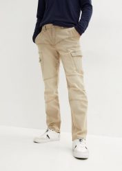 Dżinsy bojówki z elastycznego materiału, regular fit, straight. Brązowe jeansy męskie bonprix. Za 99.99 zł.
