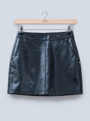 LeGer Spódnica "Ella" w kolorze czarnym ze skóry syntetycznej rozmiar: 42. Czarne spódniczki damskie LeGer, bez wzorów, ze skóry, mini, proste. Za 187.52 zł.