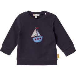 Bluza w kolorze granatowym. Niebieskie bluzy chłopięce Steiff, z aplikacjami, bez ramiączek, bez kaptura. W wyprzedaży za 49.95 zł.