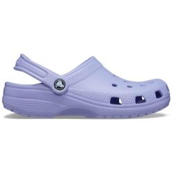 Klapki dla dorosłych Crocs Classic. Fioletowe klapki damskie Crocs, bez wzorów, bez obcasa. Za 239.99 zł.