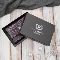 Portfel damski skórzany burgundowy w orientacji poziomej RFID Paolo Peruzzi AL-15-BGD. Czerwone portfele damskie z aplikacjami, ze skóry. Za 79.00 zł.