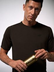 4F Koszulka treningowa szybkoschnąca męska 4F x Robert Lewandowski - brązowa L. Brązowe t-shirty sportowe męskie 4f, l, z materiału, bez ramiączek, na fitness i siłownię. Za 129.99 zł.