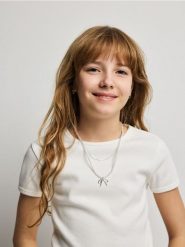 Prążkowany t-shirt - złamana biel. Koszulki dziewczęce Reserved, bez wzorów, prążkowane, bez ramiączek. Za 27.99 zł.