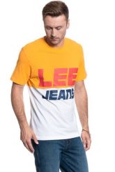 LEE T SHIRT COLOUR BLOCK TEE RADIANT YELLOW L60PFELG 112113471. Żółte t-shirty męskie Lee, l, bez wzorów, bez kołnierzyka. W wyprzedaży za 39.99 zł.