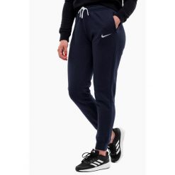 Spodnie sportowe damskie Nike Wmns Fleece Pants. Białe spodnie sportowe damskie Nike, l, z dresówki, na fitness i siłownię. Za 217.00 zł.