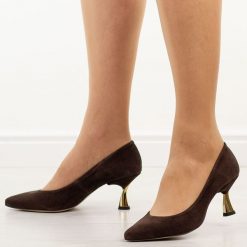 Brązowe zamszowe skórzane Polskie szpilki damskie Prestige 2111. Brązowe szpilki Prestige, bez wzorów, ze skóry, bez obcasa. Za 429.00 zł.