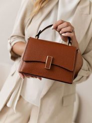 Lia Biassoni Skórzana torebka "Fegana" w kolorze jasnobrązowym - 20 x 14 x 8 cm rozmiar: onesize. Brązowe torebki klasyczne damskie Lia Biassoni, bez wzorów, z materiału, bez dodatków. Za 217.99 zł.