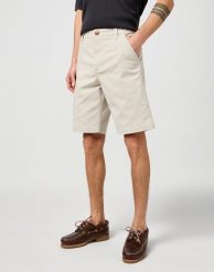 MESKIE SPODENKI WRANGLER CJ CHINO SHORTS PELICAN 112362919. Szorty męskie Wrangler, bez wzorów, z materiału. Za 169.99 zł.