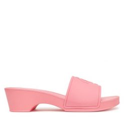 Klapki Guess. Czerwone klapki damskie Guess, z aplikacjami, bez obcasa. Za 219.99 zł.