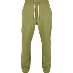 Spodnie dresowe Urban Classics organic low crotch. Zielone spodnie dresowe męskie Urban Classics, bez wzorów, z dresówki. Za 221.50 zł.
