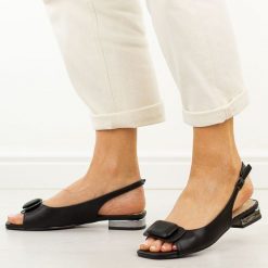 Czarne sandały damskie na obcasie Potocki 43337. Czarne sandały damskie POTOCKI, z aplikacjami, ze skóry, bez obcasa, na obcasie. Za 169.00 zł.