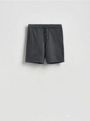 Dresowe szorty regular fit - ciemnoszary. Szare szorty męskie Reserved, bez wzorów, z bawełny. Za 69.99 zł.