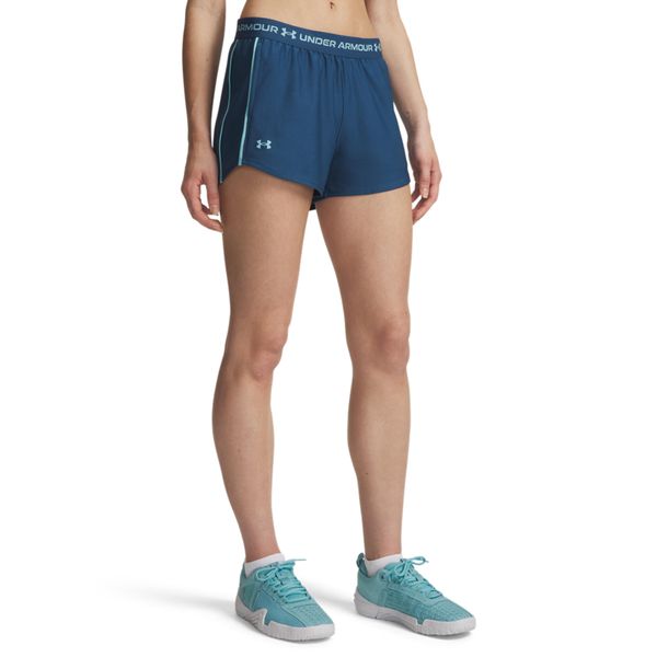 Spodenki fitness damskie Under Armour. Niebieskie spodenki sportowe damskie Under Armour, bez wzorów, z dzianiny, sportowe, z obniżonym stanem. Za 129.99 zł.