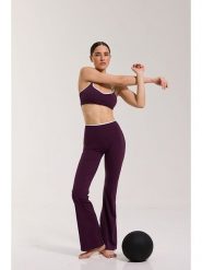 Onamaste Legginsy sportowe "Flair Yska" w kolorze ciemnofioletowym rozmiar: S/M. Różowe legginsy damskie Onamaste, m, bez wzorów, z materiału. Za 146.45 zł.