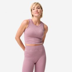 Koszulka do jogi i pilatesu damska Domyos 2w1 bez rękawów. Fioletowe bluzki sportowe damskie Decathlon, xl, z elastanu, bez kołnierzyka, bez ramiączek. Za 89.99 zł.