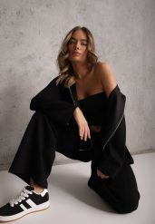 Czarny Komplet Dresowy z Dzianiny z Wiskozą Bluza i Spodnie Wide Leg Nevelida. Czarne bluzy bez kaptura damskie Renee, s, z dresówki. Za 179.99 zł.