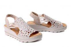 RIEKER 67465-62 beige, sandały damskie. Brązowe sandały damskie Rieker, bez wzorów, bez obcasa. Za 319.90 zł.