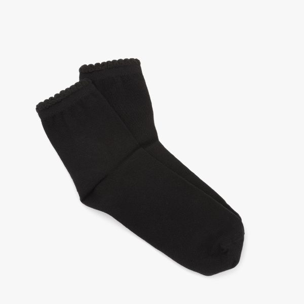 Czarne skarpety bawełniane z falbanką. Czarne skarpetki damskie Ryłko, bez wzorów, z bawełny. Za 24.99 zł.