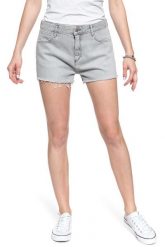 DAMSKIE SPODENKI WRANGLER BOYFRIEND SHORT ICY GREY W29KRJ28C 112128579. Szare szorty damskie Wrangler, bez wzorów. W wyprzedaży za 59.99 zł.