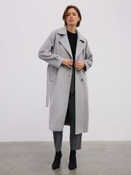 BGN Płaszcz przejściowy w kolorze jasnoszarym rozmiar: 40. Szare płaszcze damskie BGN, bez wzorów, z tkaniny. Za 292.89 zł.