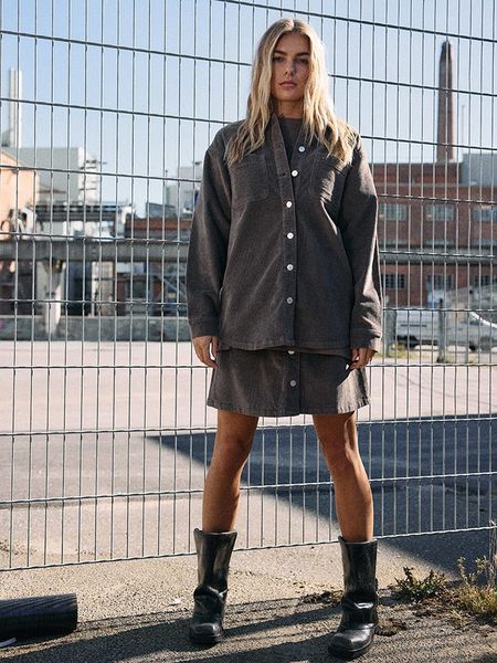 Noisy may Kurtka sztruksowa w kolorze szarobrązowym rozmiar: S. Brązowe kurtki damskie Noisy may, s, bez wzorów, ze sztruksu, bez kaptura. Za 144.58 zł.