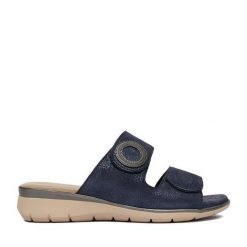 Klapki Go Soft. Niebieskie klapki damskie GO SOFT, bez wzorów, bez obcasa. Za 169.99 zł.