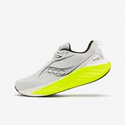Buty do biegania męskie Saucony Triumph 22. Białe obuwie do biegania damskie Saucony. W wyprzedaży za 699.99 zł.