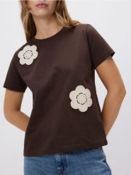 T-shirt z szydełkowaną aplikacją - brązowy. Brązowe t-shirty damskie Reserved, l, z aplikacjami, z bawełny, bez kołnierzyka. Za 79.99 zł.