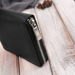 Zestaw prezentowy dla niej portfel damski czarny T-139 i skórzane etui na karty T-151 Paolo Peruzzi ZUP-143-BL. Czarne portfele damskie bez wzorów, ze skóry. Za 109.00 zł.