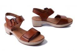 RIEKER REMONTE D0N52-25 brown, sandały damskie. Brązowe sandały damskie Rieker Remonte, bez wzorów, ze skóry, bez obcasa, na obcasie. Za 295.92 zł.