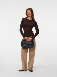 Vero Moda Koszulka w kolorze brązowym rozmiar: M. Brązowe bluzki damskie Vero Moda, m, bez wzorów, bez kołnierzyka, bez ramiączek. Za 94.95 zł.